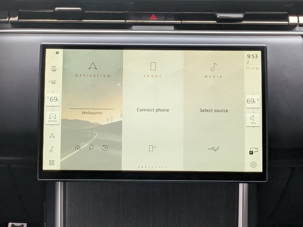 Certified 2024 Land Rover Range Rover Long Wheelbase SE AWD/4WD image 18