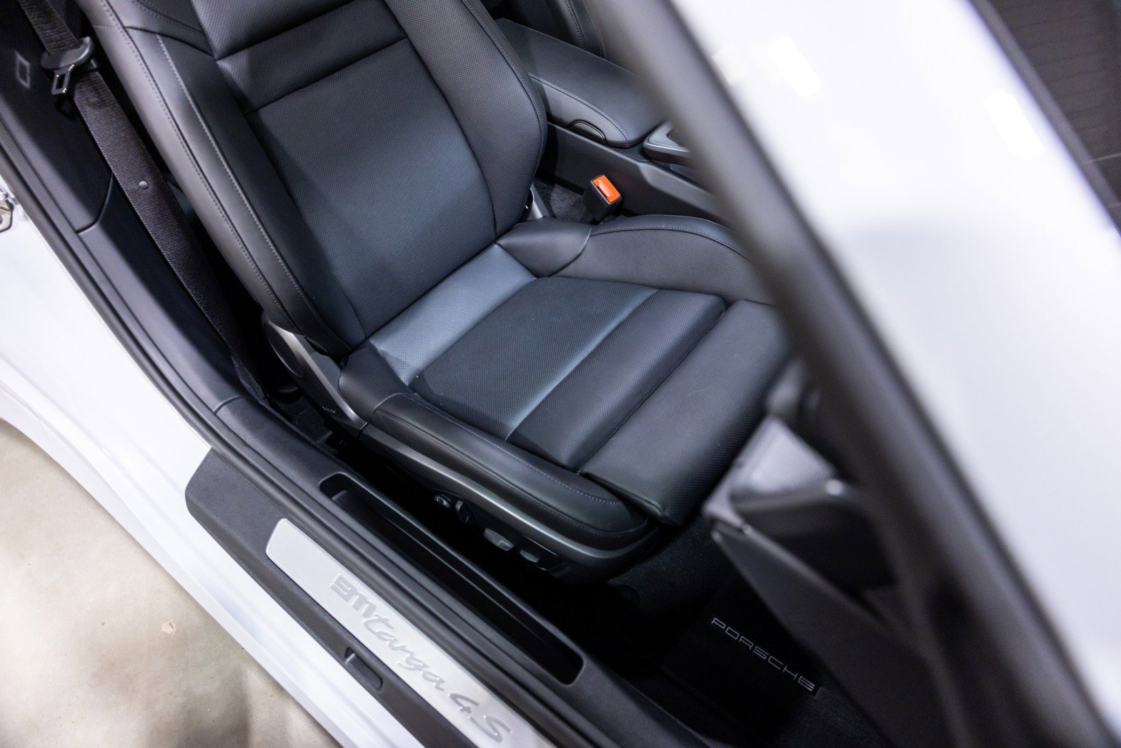 Used 2024 Porsche 911 Targa 4S w/ Premium Package image 30