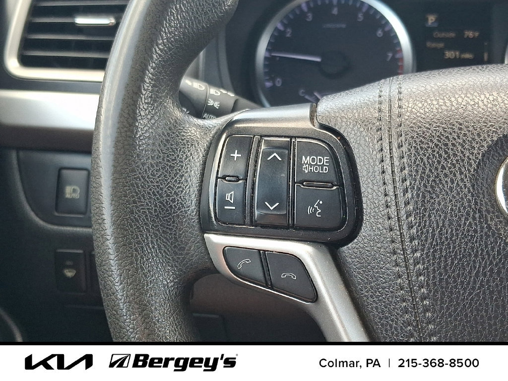 Used 2019 Toyota Highlander LE AWD/4WD image 22