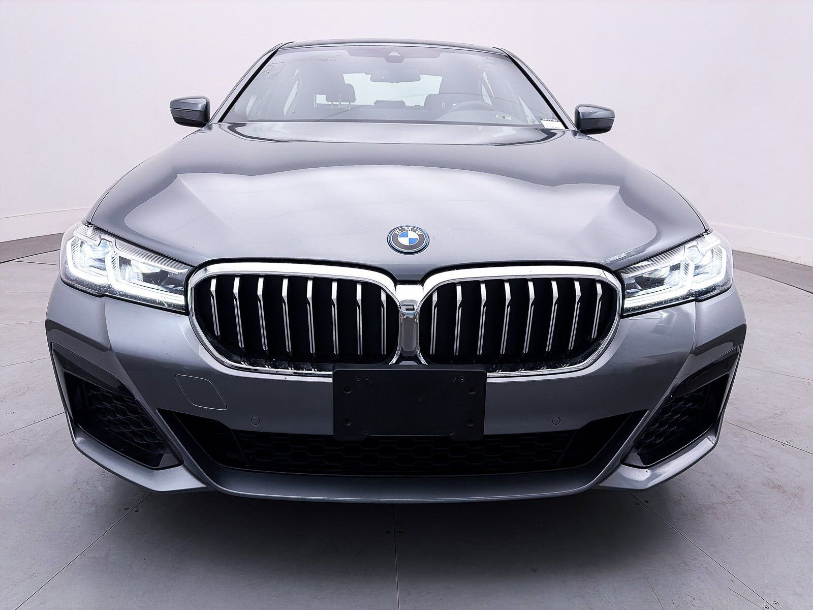 Used 2023 BMW 530e w/ M Sport Package image 10