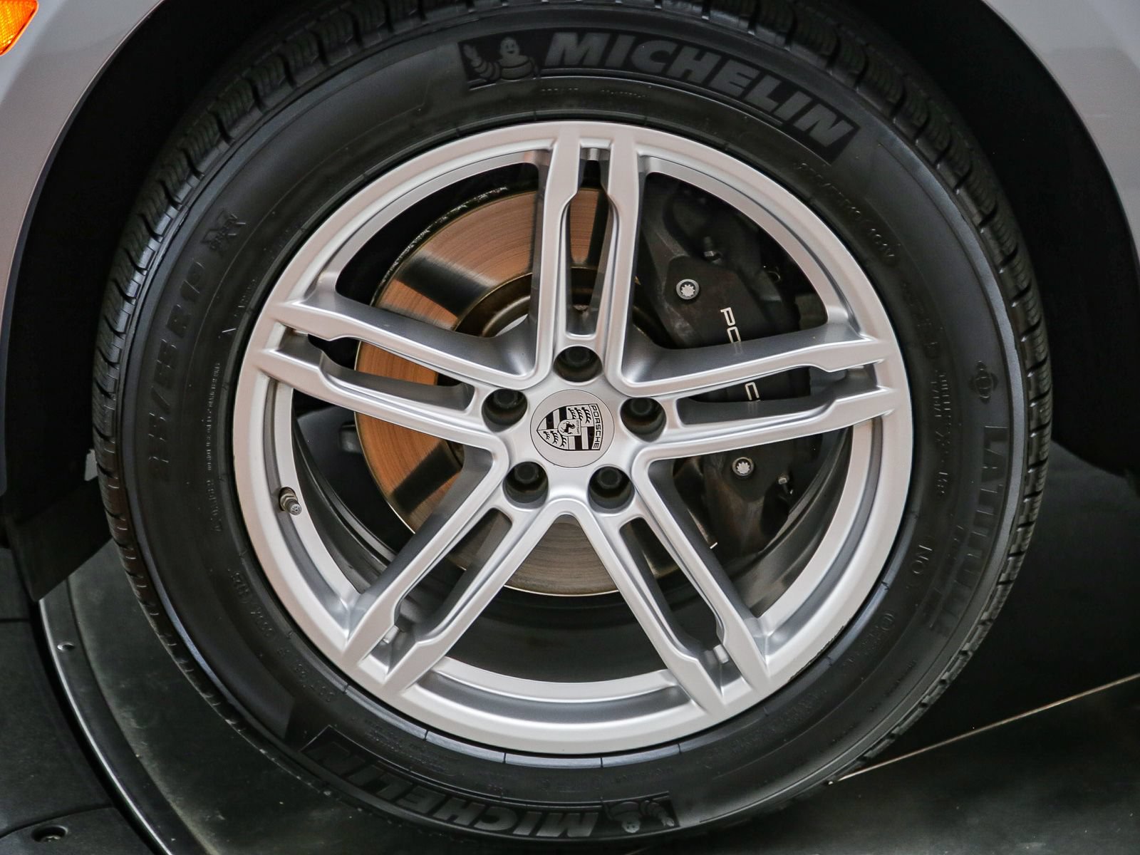 Certified 2022 Porsche Macan AWD/4WD image 13