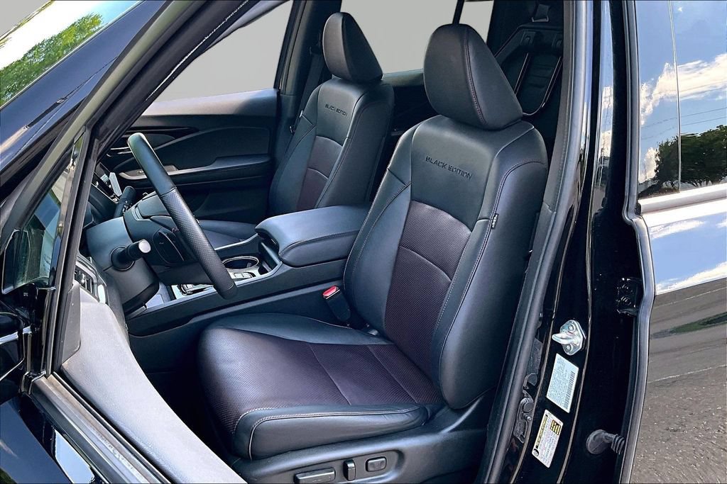 Used 2025 Honda Ridgeline Black Edition image 17