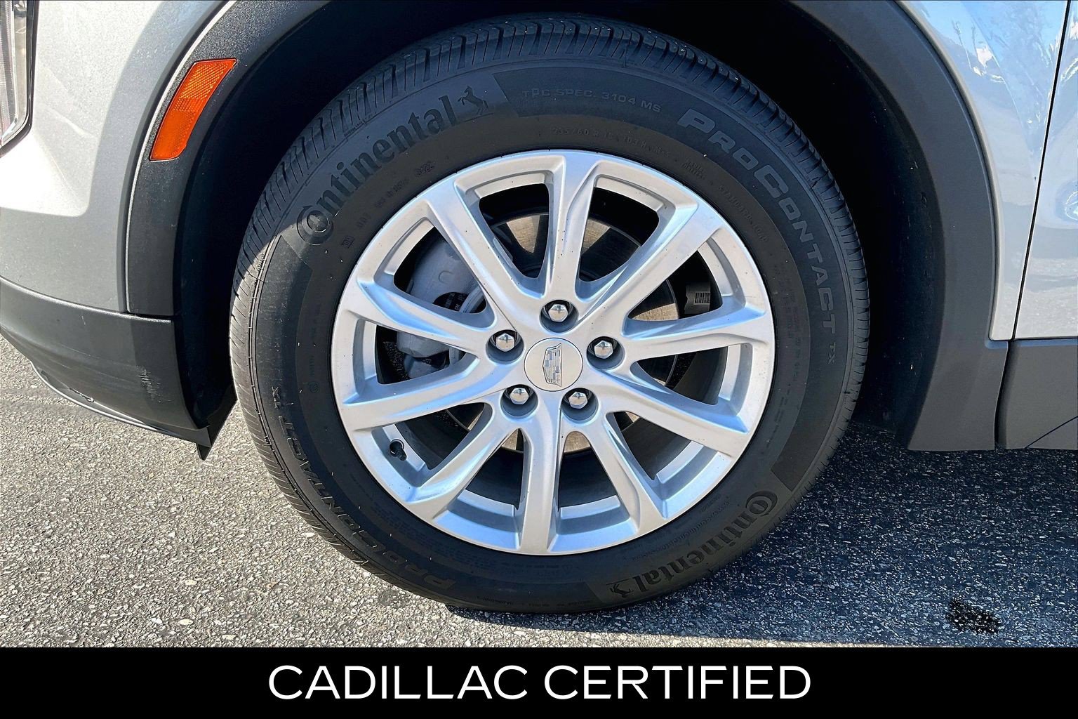 Used 2023 Cadillac XT4 Luxury w/ Cold Weather Package FWD image 10