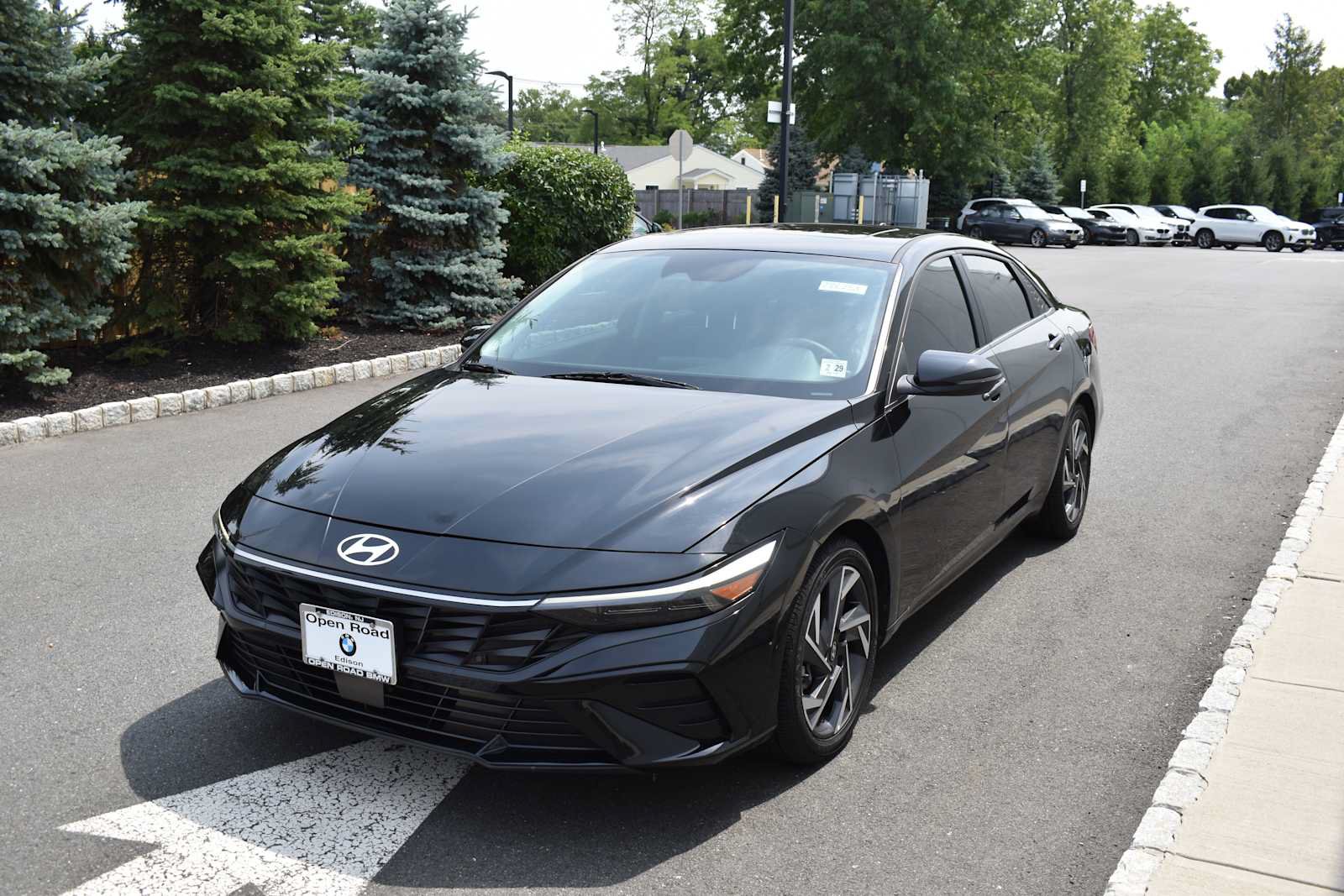 Used 2024 Hyundai Elantra Limited FWD image 3