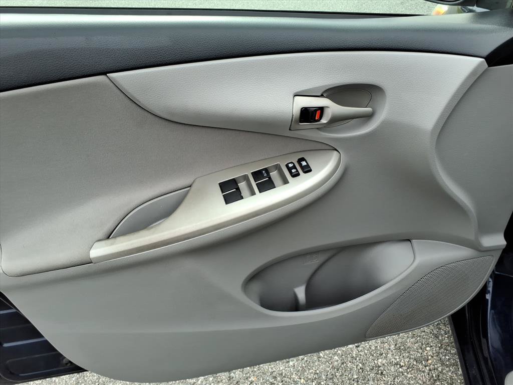 Used 2013 Toyota Corolla LE w/ Premium Pkg FWD image 23