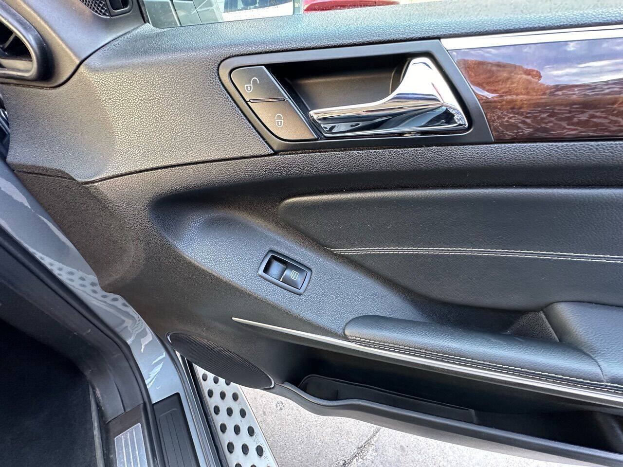 Used 2011 Mercedes-Benz GL 320 BlueTEC 4MATIC image 12