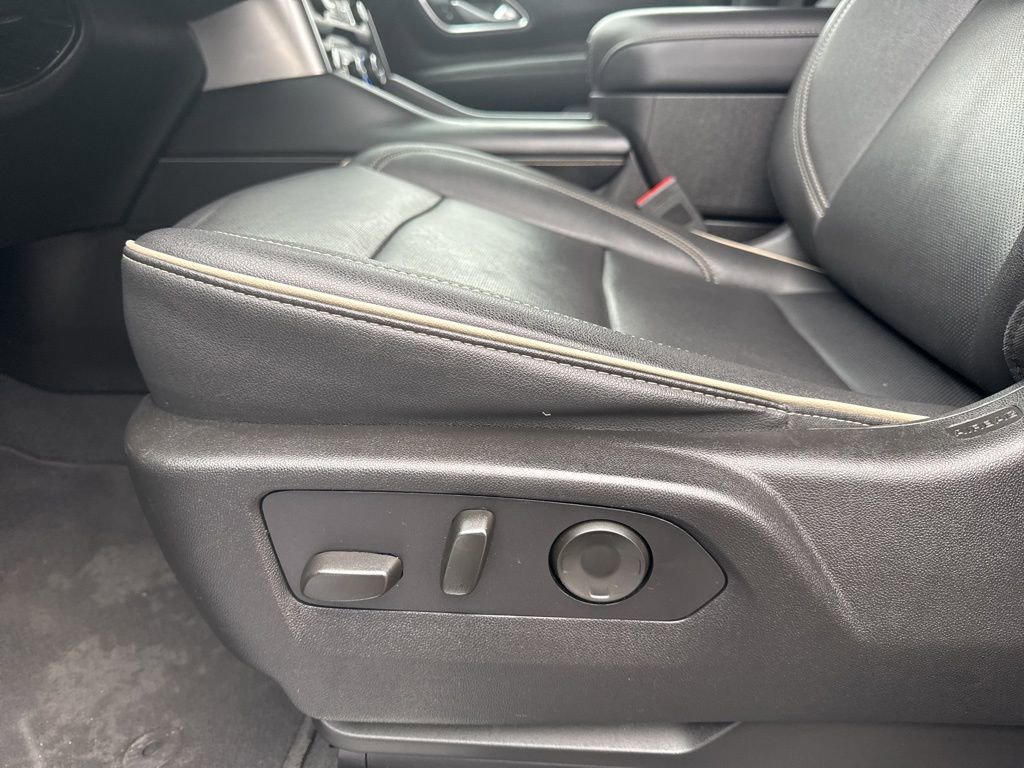 Used 2023 Chevrolet Suburban Premier image 20