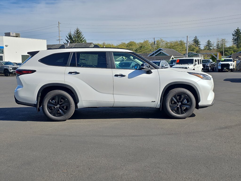 New 2025 Toyota Highlander XLE image 7