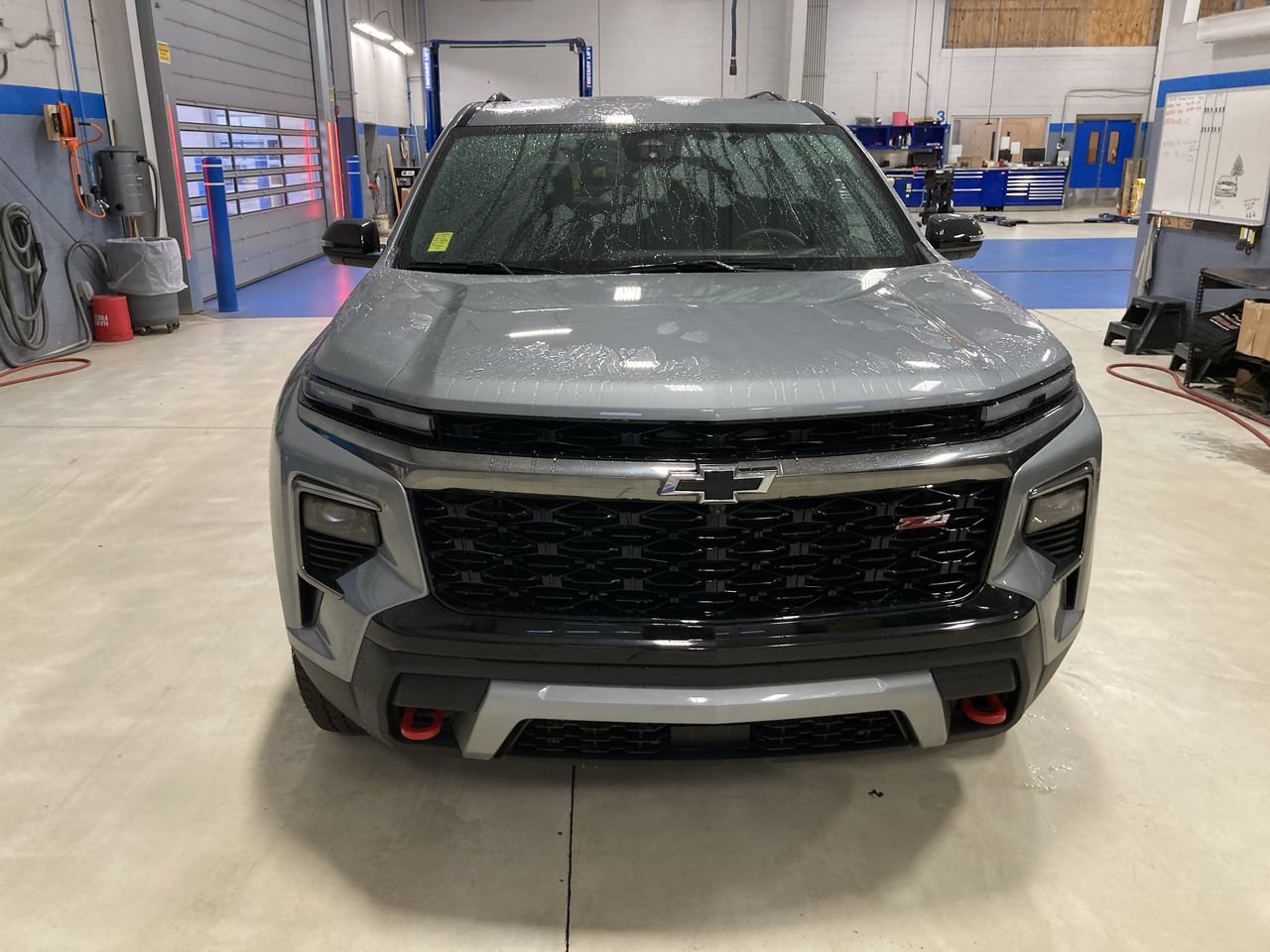 Used 2025 Chevrolet Traverse Z71 AWD/4WD image 2