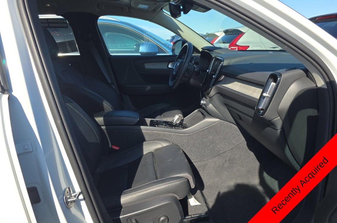 Used 2024 Volvo XC40 B5 Plus w/ Climate Package image 9