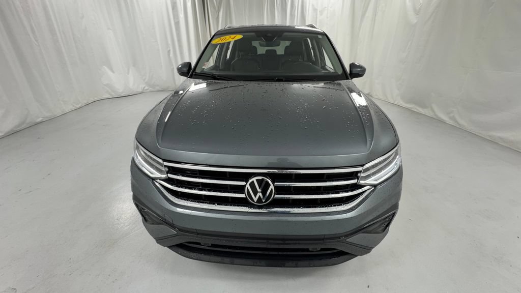 Used 2024 Volkswagen Tiguan SE AWD/4WD image 8