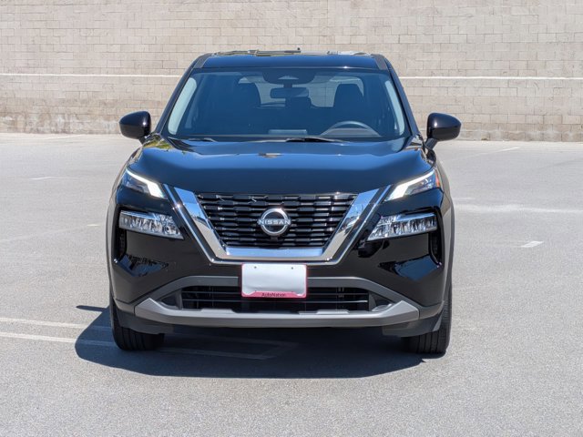 Used 2023 Nissan Rogue SV image 2