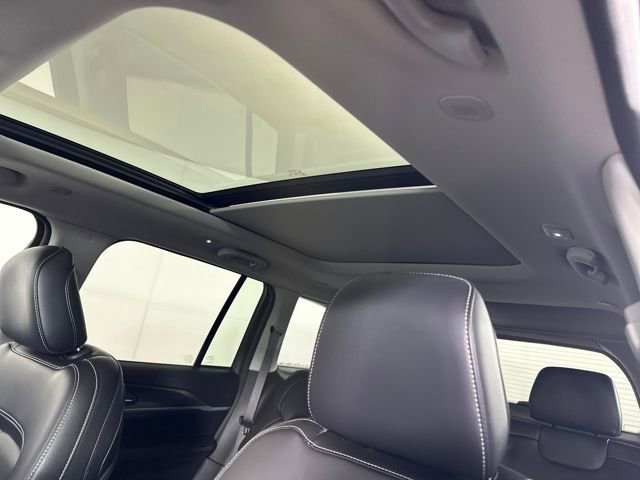 Used 2024 Jeep Grand Cherokee Limited 4xe image 12