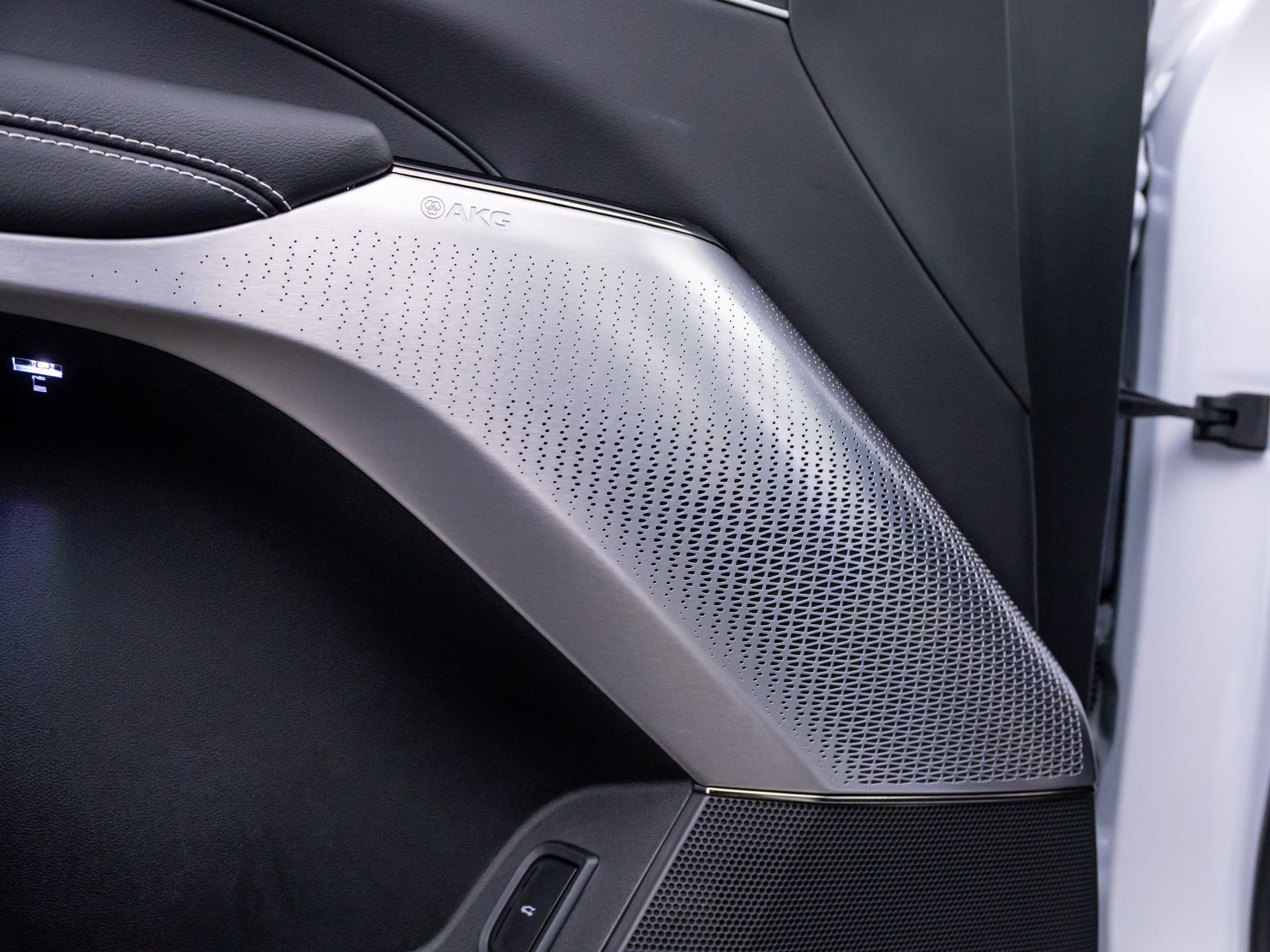 Certified 2025 Cadillac Lyriq Luxury w/ LPO, Floor Liner Package image 24