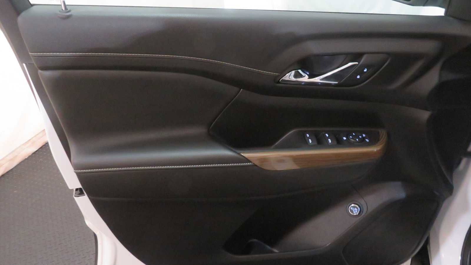 Used 2023 GMC Acadia SLE w/ Driver Convenience Package image 20