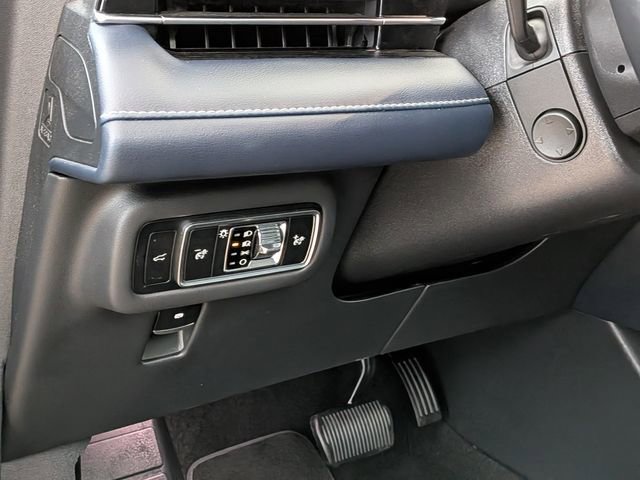 Used 2025 Lincoln Nautilus Reserve image 18