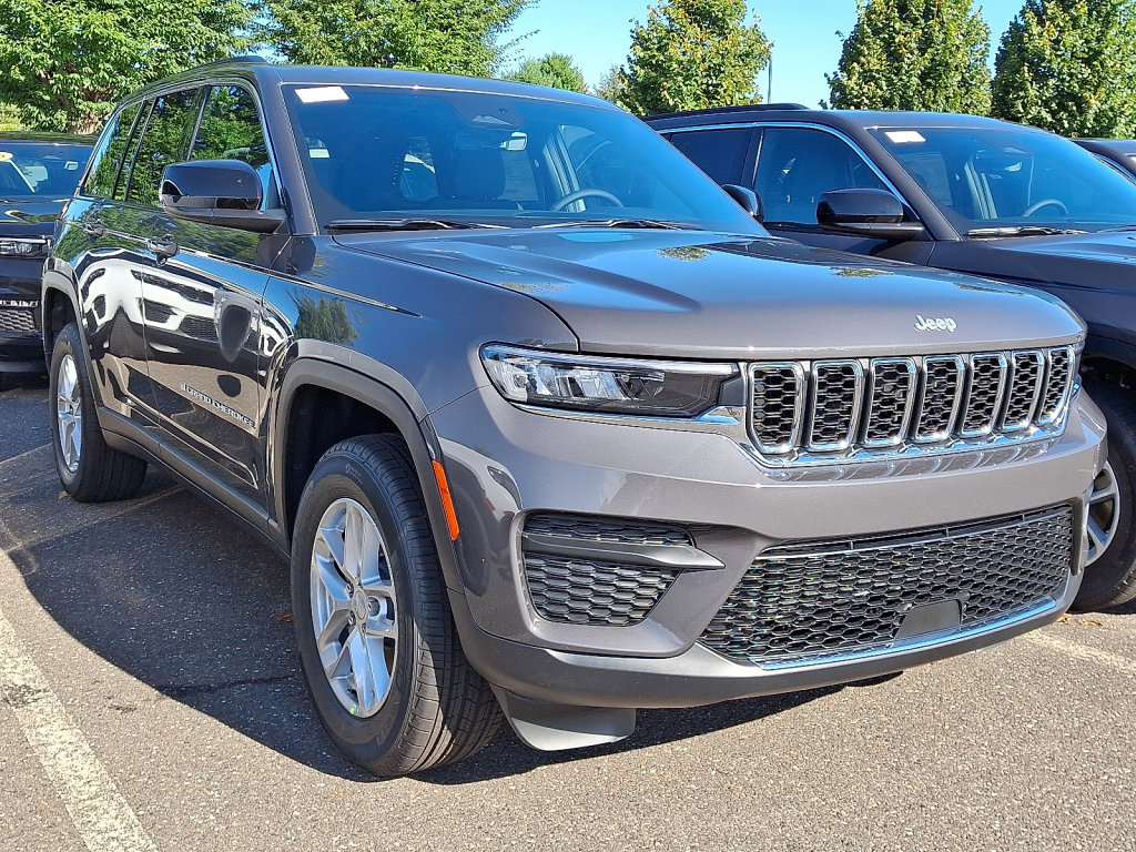 New 2025 Jeep Grand Cherokee Laredo X w/ Luxury Tech Group I image 3