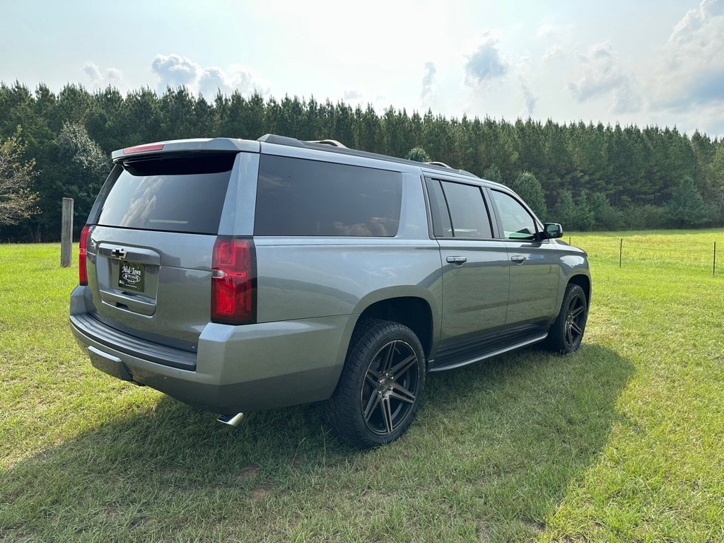 Used 2020 Chevrolet Suburban LT image 4