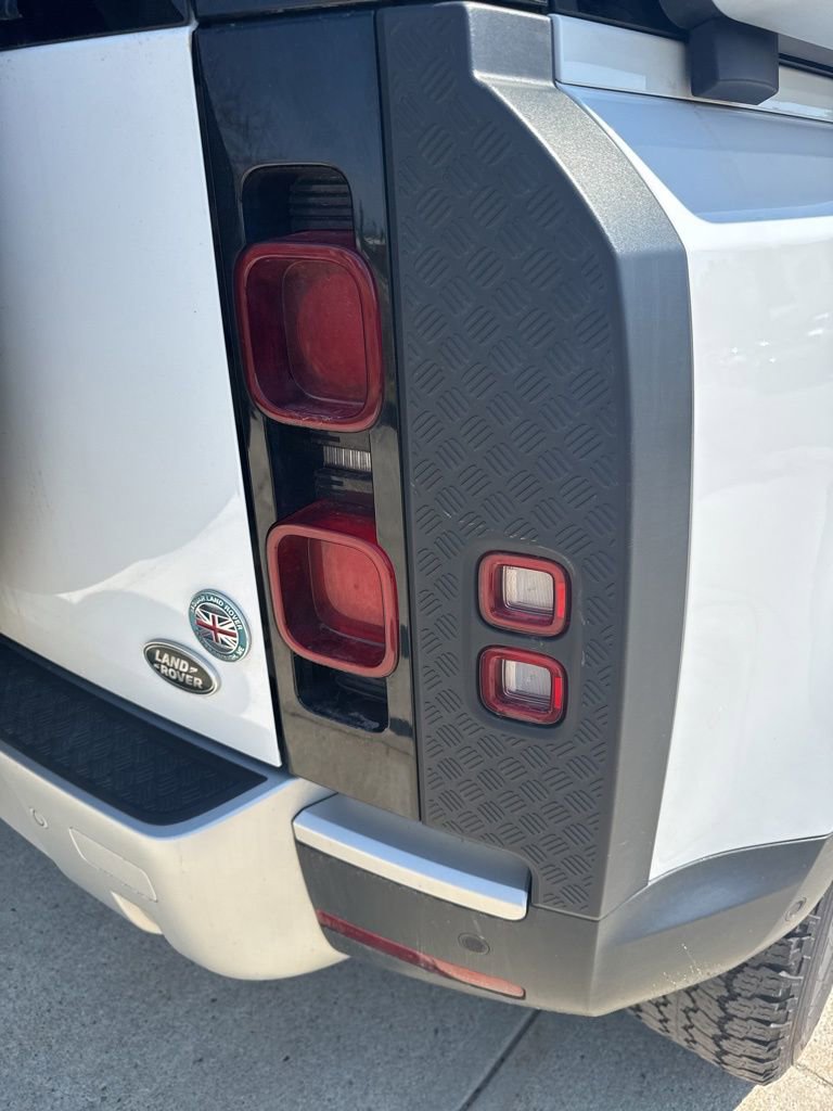 Used 2023 Land Rover Defender 90 S AWD/4WD image 23