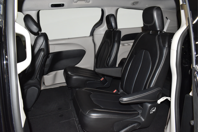 Certified 2024 Chrysler Pacifica Touring-L FWD image 27