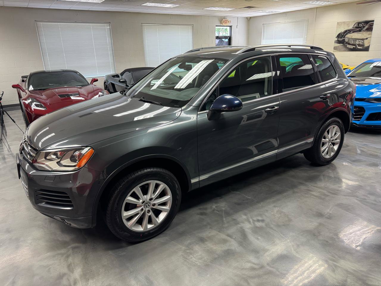 Used 2014 Volkswagen Touareg Sport AWD/4WD image 9