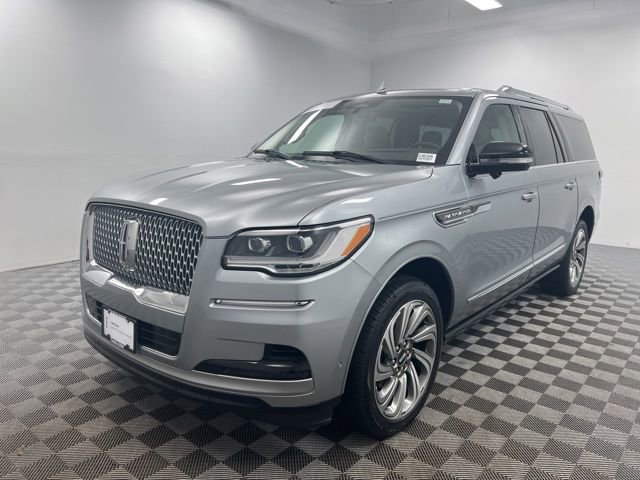 Certified 2023 Lincoln Navigator L Reserve AWD/4WD image 2