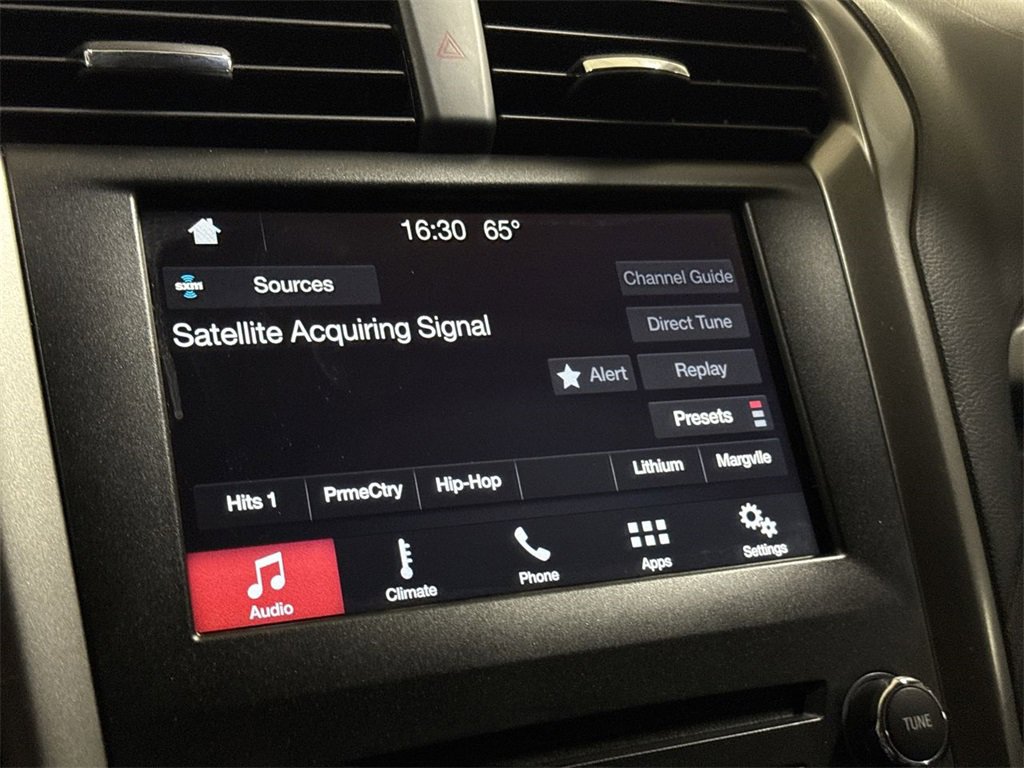 Used 2017 Ford Fusion SE w/ Fusion SE Technology Package image 13