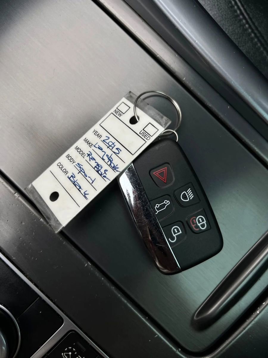 Used 2016 Land Rover Range Rover Sport SE image 19