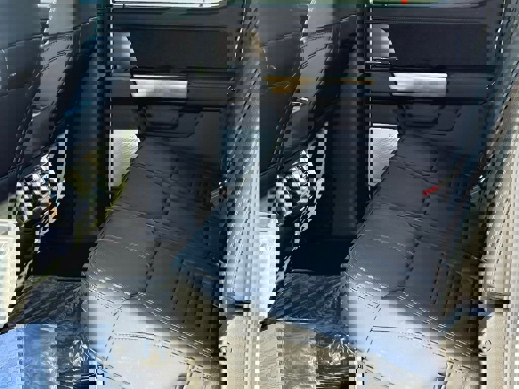 New 2026 Ford F350 Platinum w/ FX4 Off-Road Package image 7