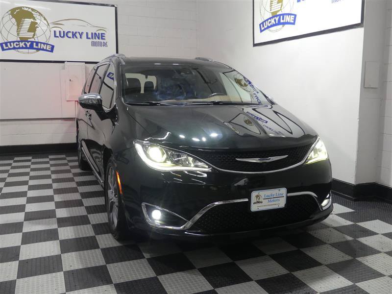 Used 2020 Chrysler Pacifica Limited w/ Tire & Wheel Group FWD image 5