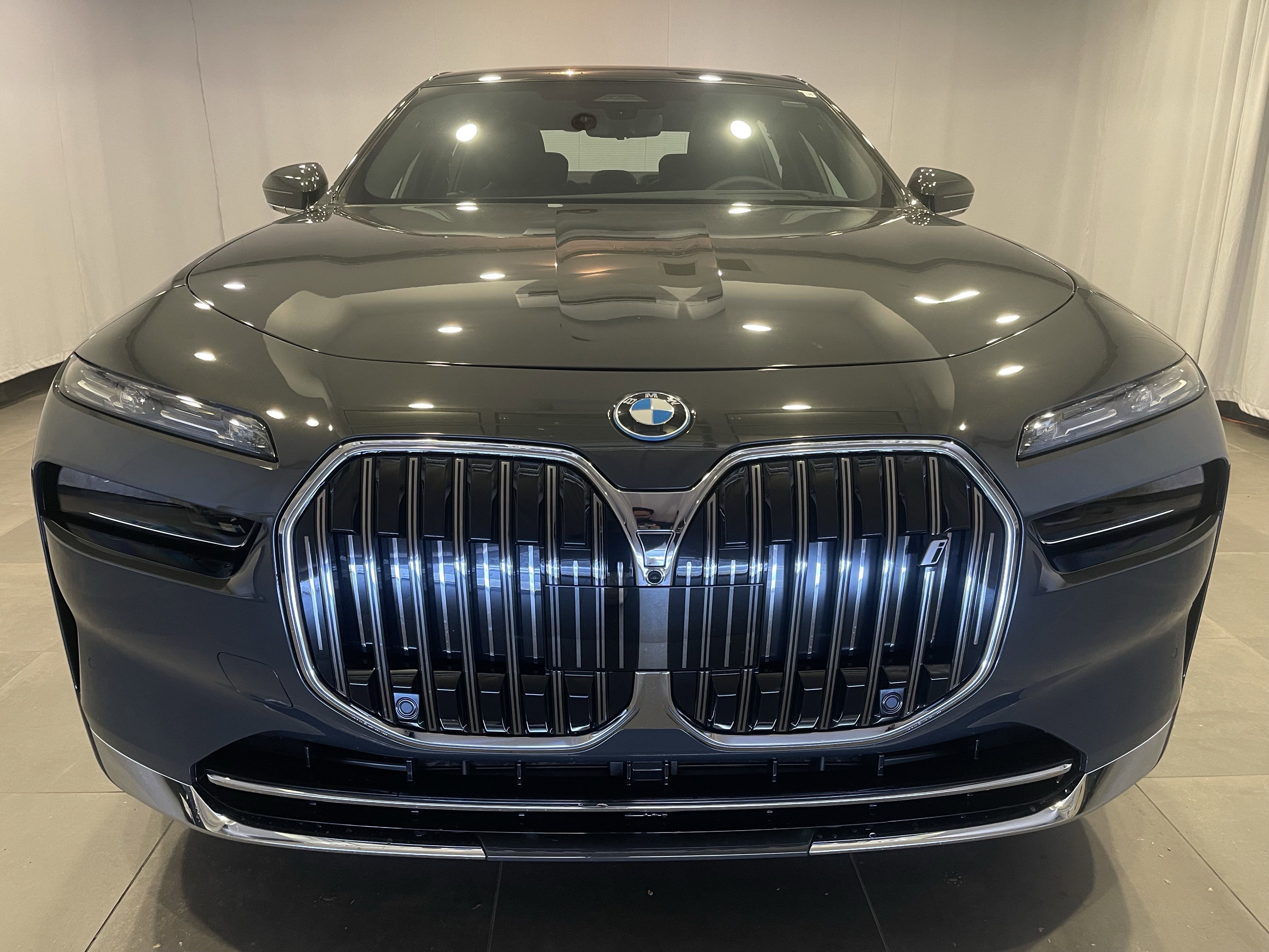New 2026 BMW i7 xDrive60 AWD/4WD image 2