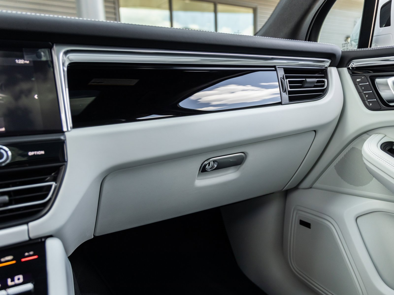 New 2026 Porsche Macan S image 33