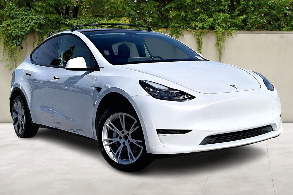 Used 2021 Tesla Model Y Long Range image 1