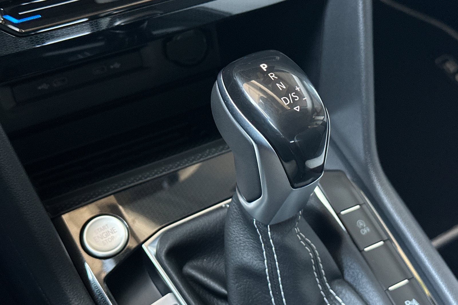 New 2026 Volkswagen Taos SE FWD image 19