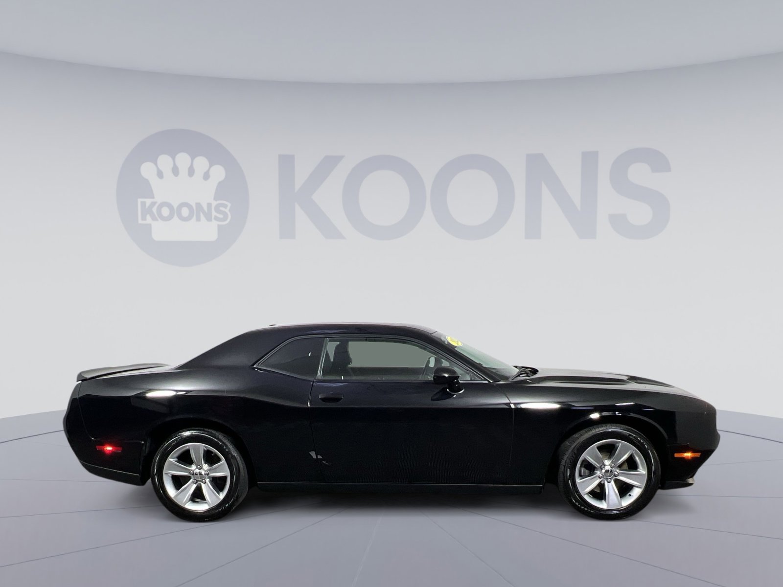 Used 2021 Dodge Challenger SXT image 8