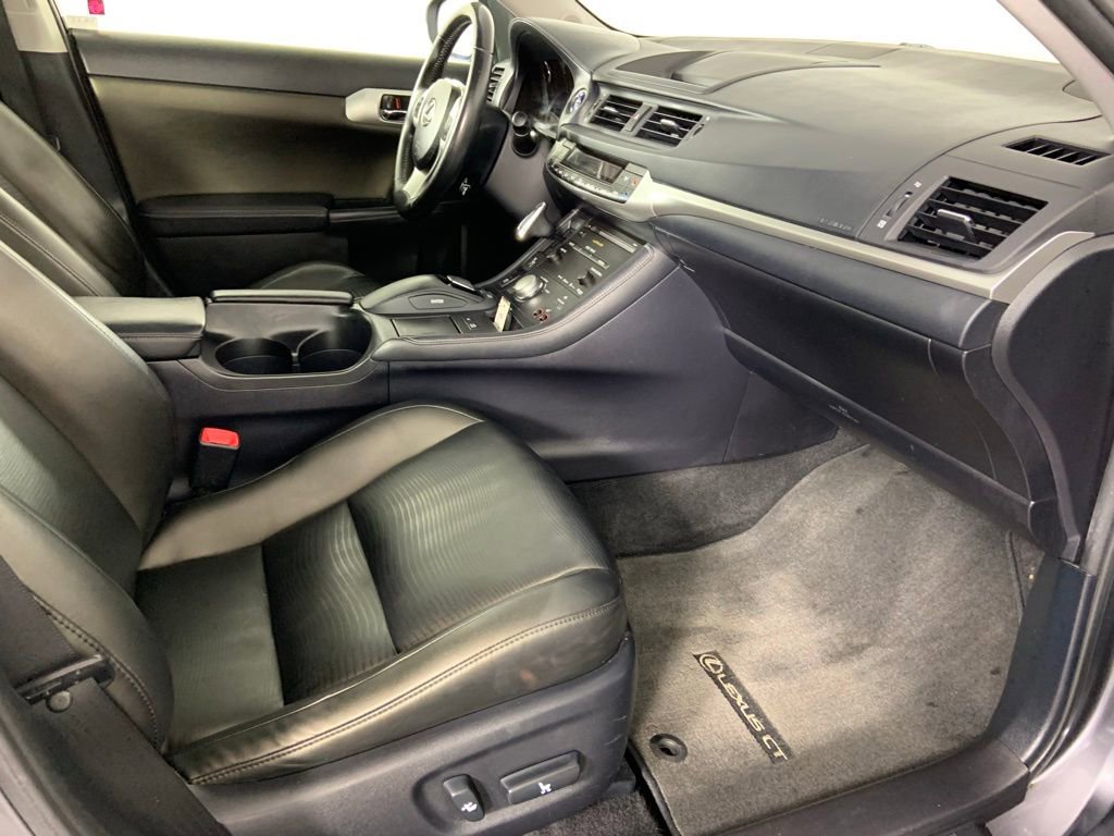 Used 2013 Lexus CT 200h w/ Premium Pkg w/Navigation FWD image 16