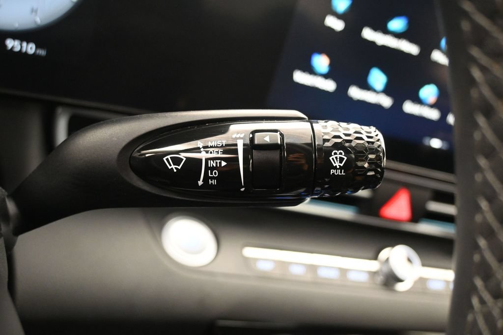 Used 2025 Hyundai Elantra SEL FWD image 17