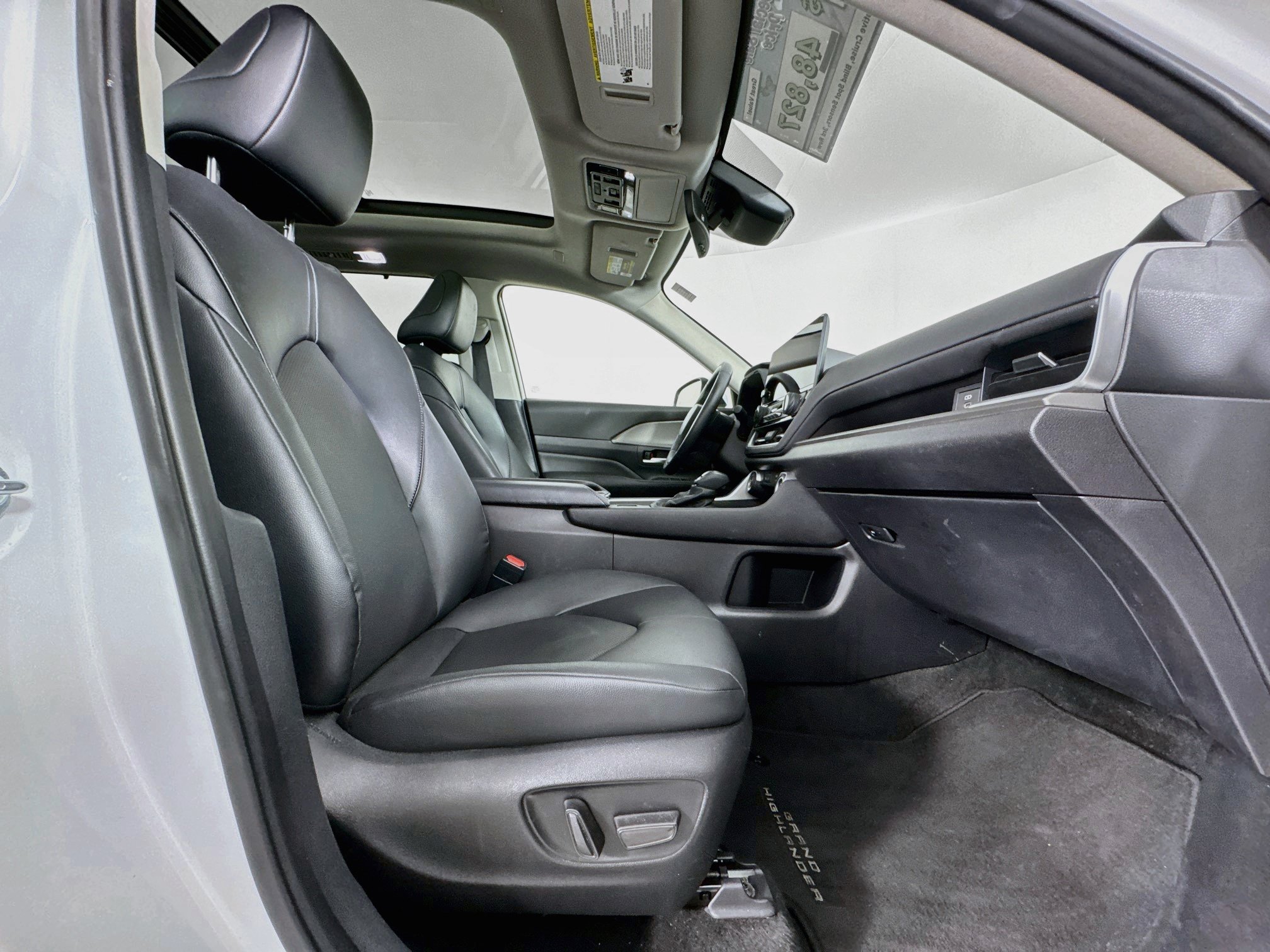 Certified 2025 Toyota Grand Highlander AWD image 30