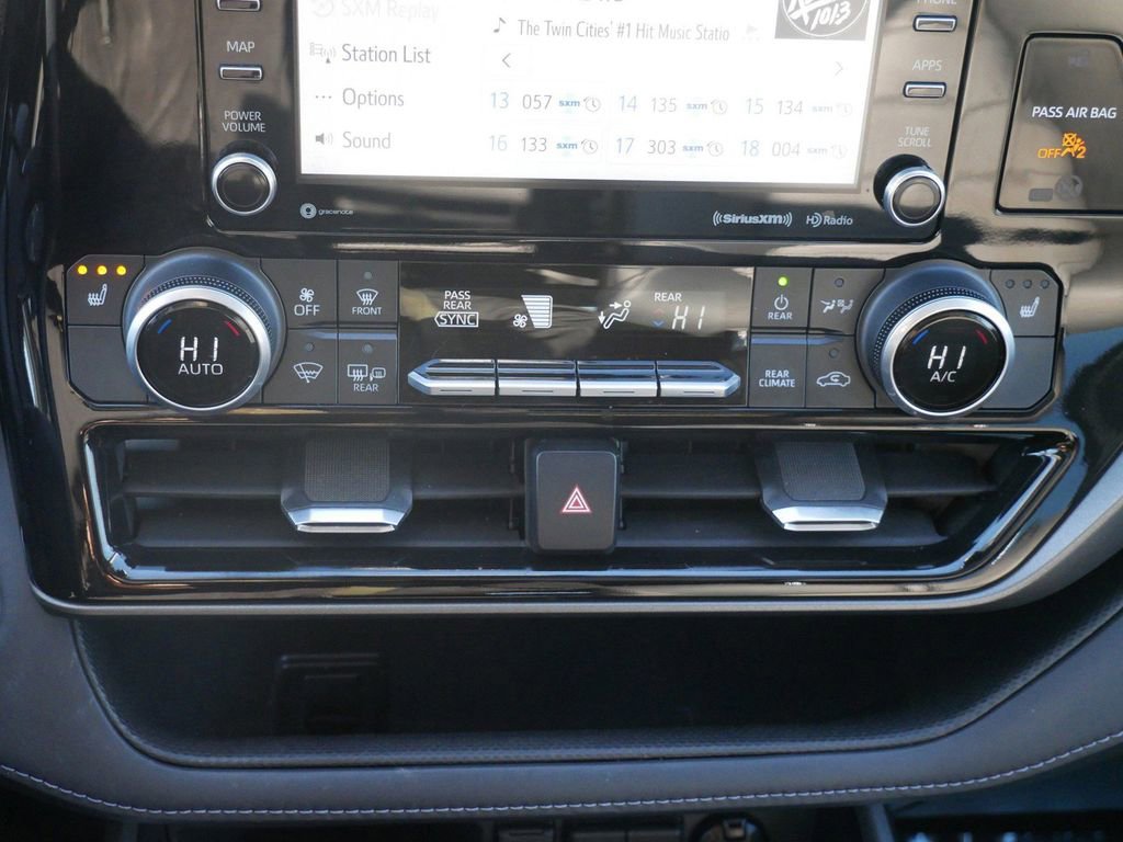 Used 2021 Toyota Highlander XLE image 22