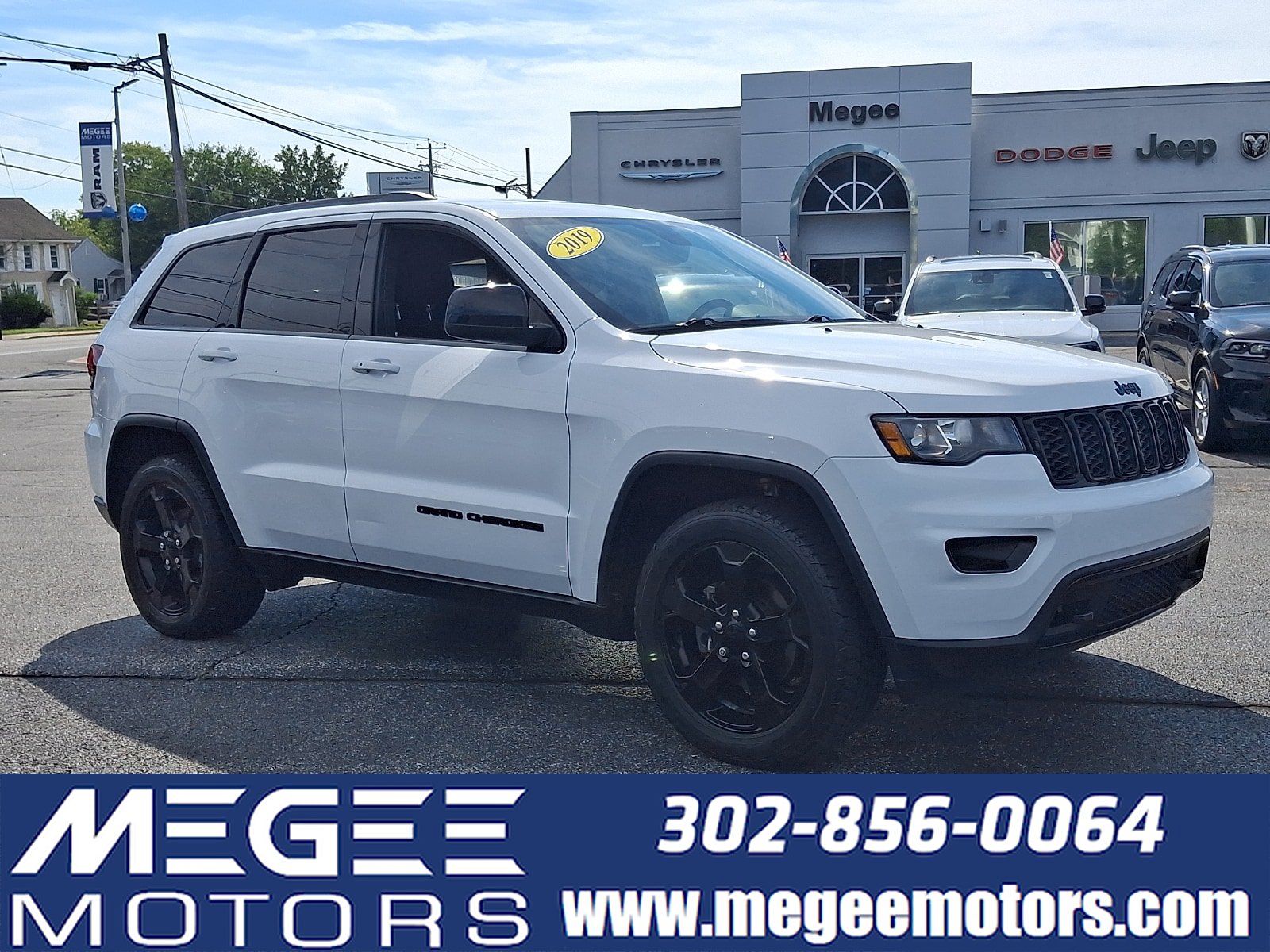Used 2019 Jeep Grand Cherokee Laredo AWD/4WD video 1
