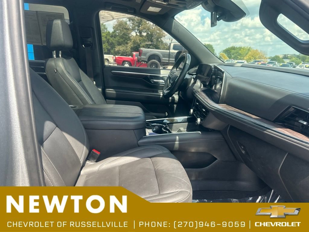 Used 2025 Chevrolet Suburban Z71 w/ Comfort Package AWD/4WD image 22