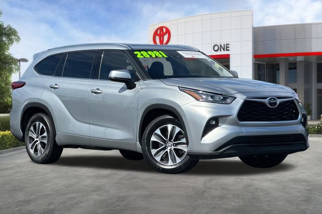 Certified 2020 Toyota Highlander XLE FWD video 2