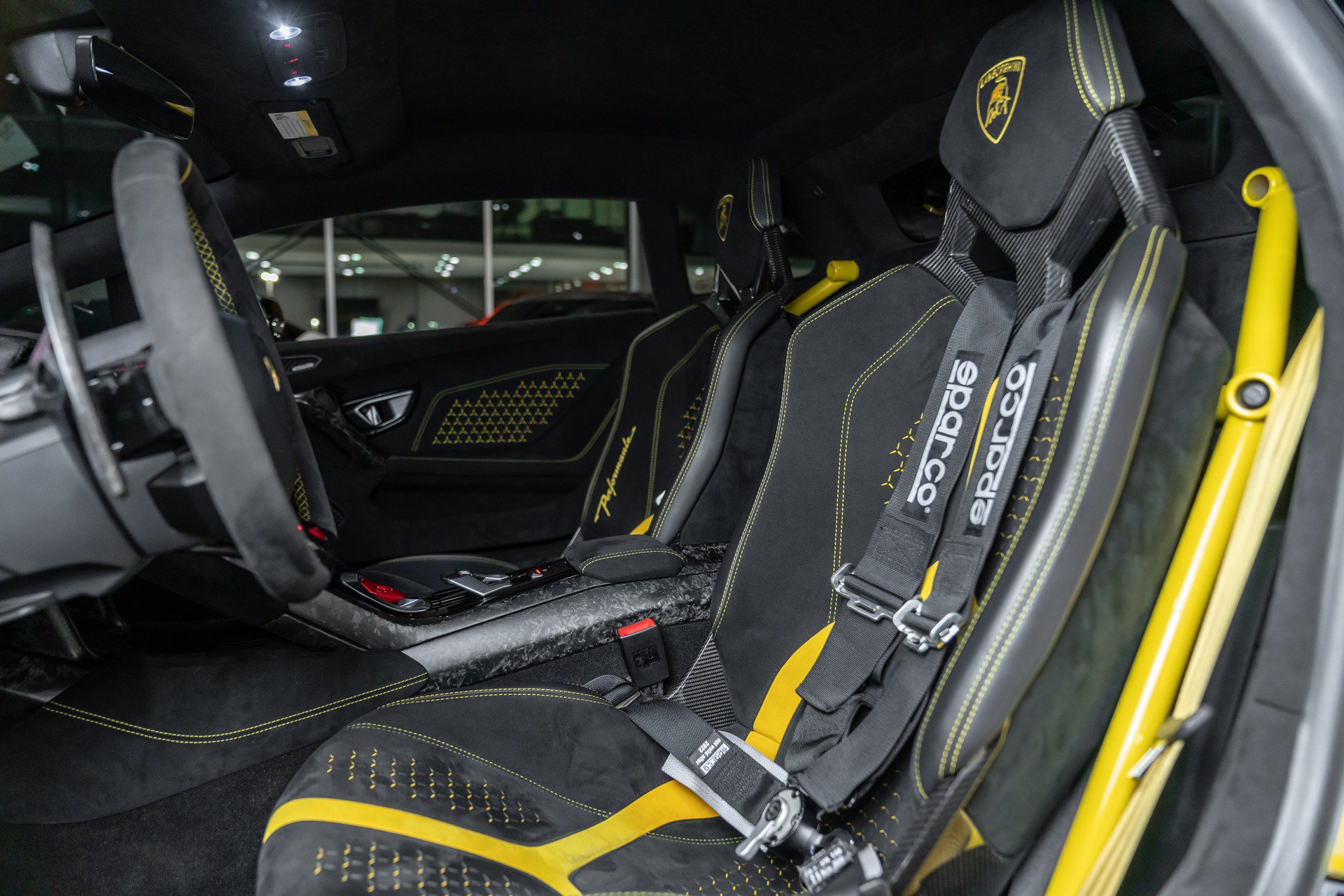 Used 2018 Lamborghini Huracan Performante AWD/4WD image 15