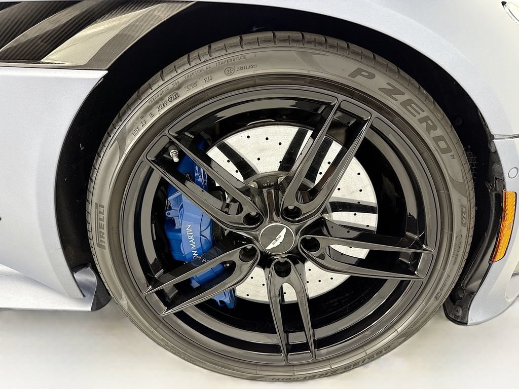 Used 2022 Aston Martin DBS Superleggera RWD image 29