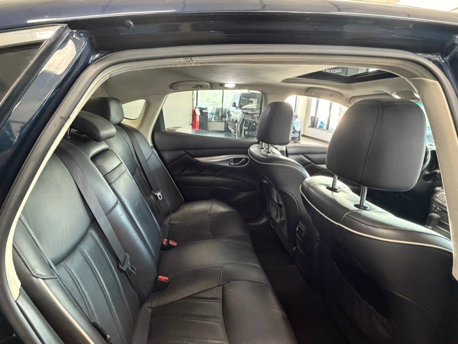 Used 2019 INFINITI Q70 Luxe RWD image 25
