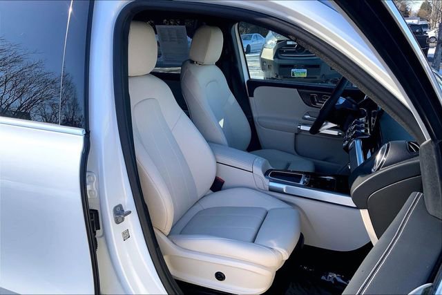 Used 2025 Mercedes-Benz GLB 250 4MATIC image 7