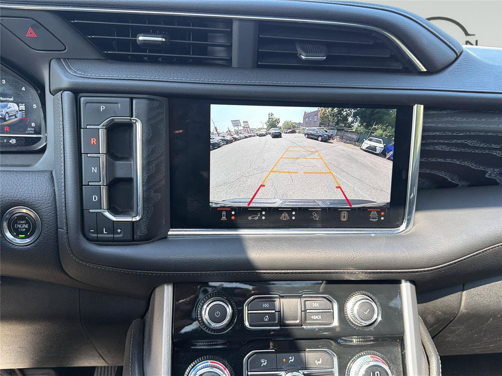 Used 2023 GMC Yukon XL Denali w/ Denali Reserve Package AWD/4WD image 17