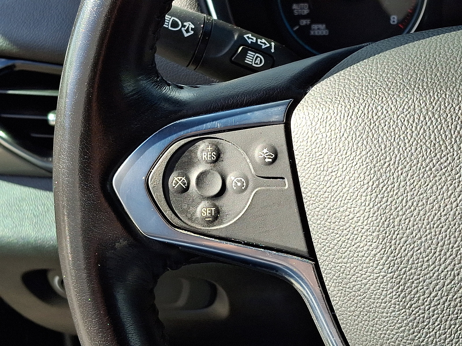 Used 2022 Chevrolet Traverse LT image 24