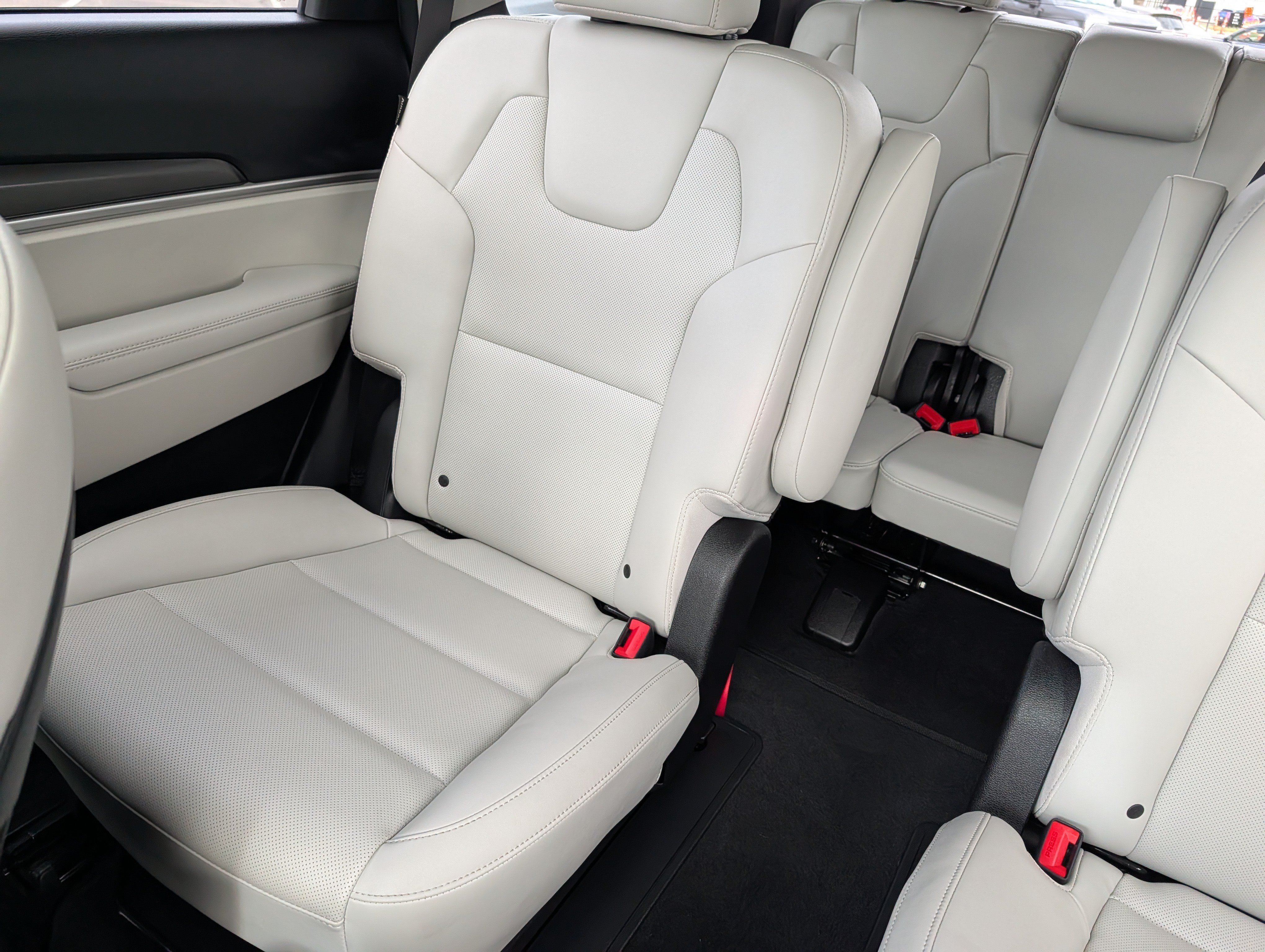 Certified 2023 Kia Telluride S w/ S Sunroof Package AWD/4WD image 12