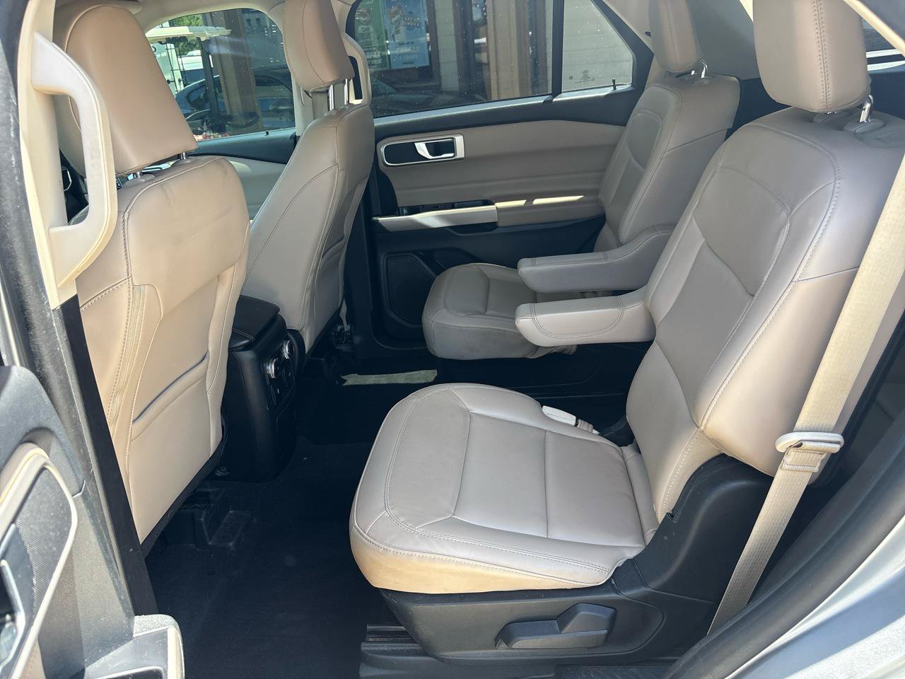 Used 2023 Ford Explorer XLT AWD/4WD image 15